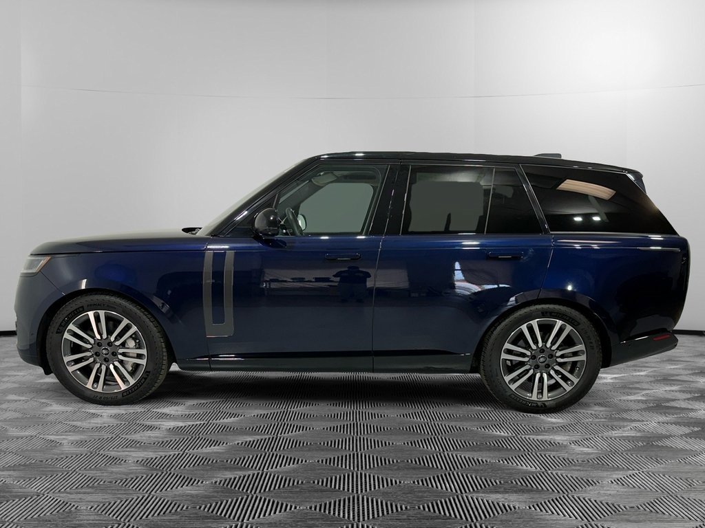 Used 2023 Land Rover Range Rover SE image 2