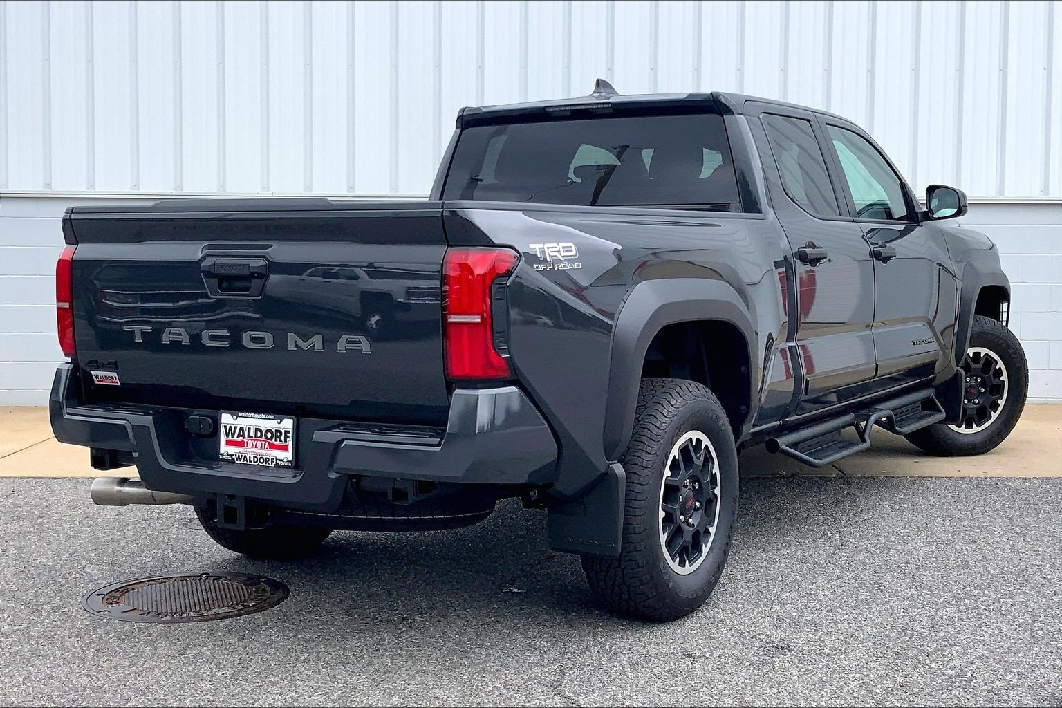 Used 2025 Toyota Tacoma TRD Off-Road AWD/4WD image 17