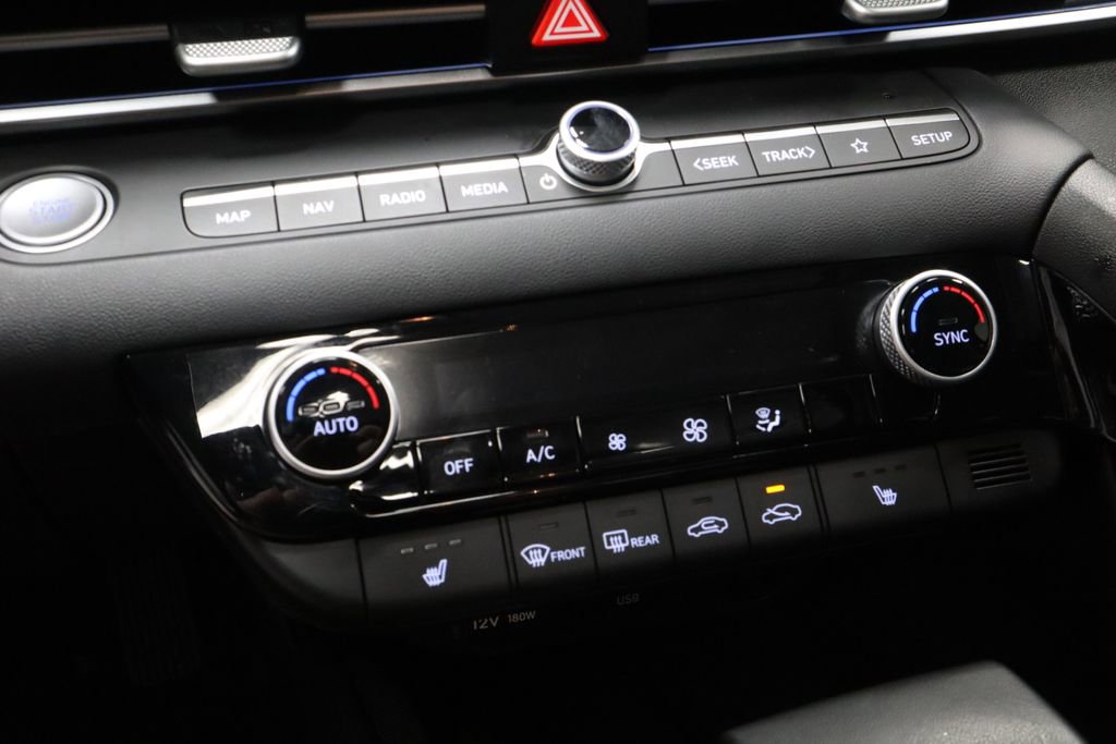 Certified 2025 Hyundai Elantra SEL image 33