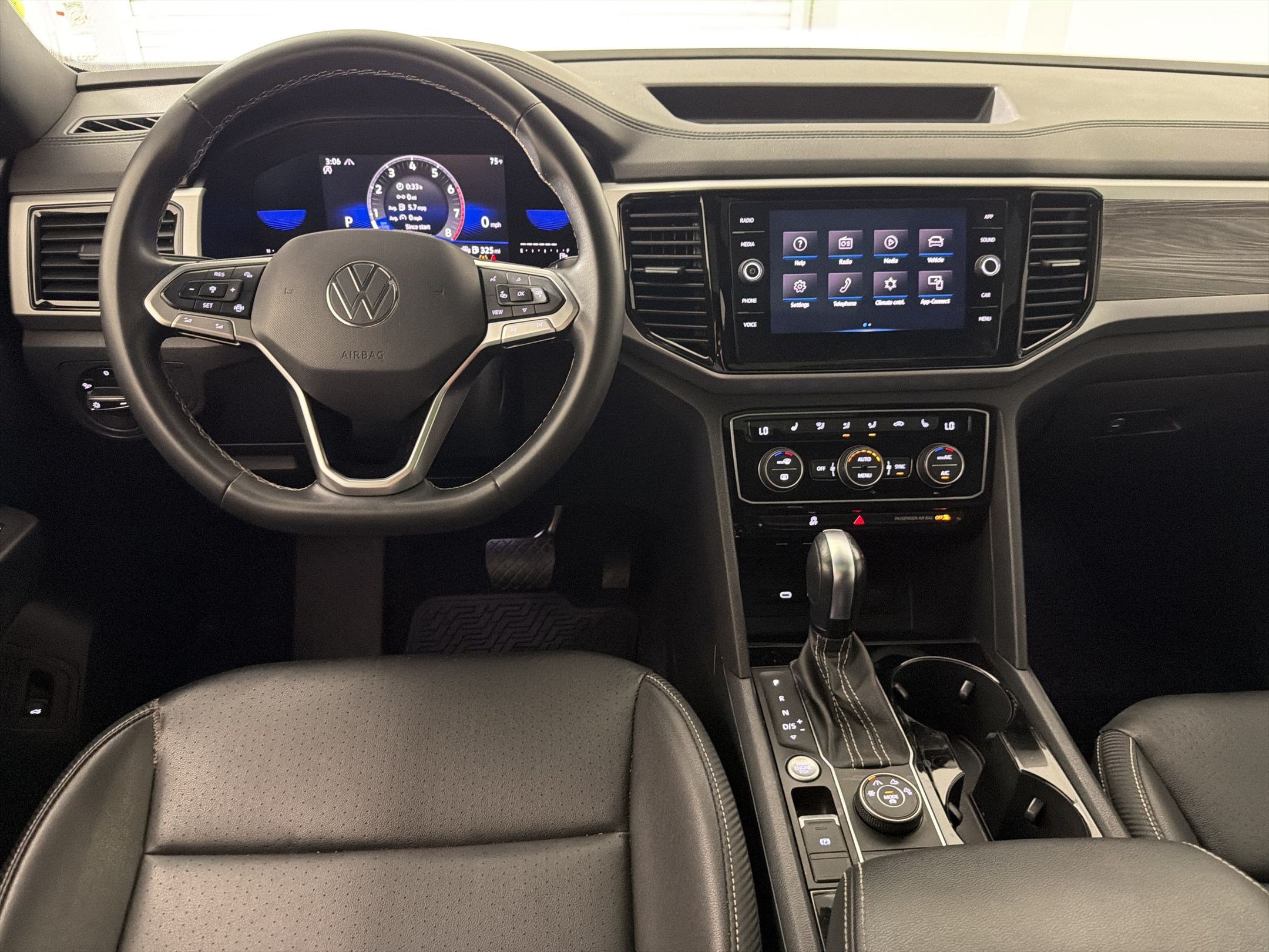 Used 2022 Volkswagen Atlas Cross Sport SE w/ Panoramic Sunroof Package AWD/4WD image 26