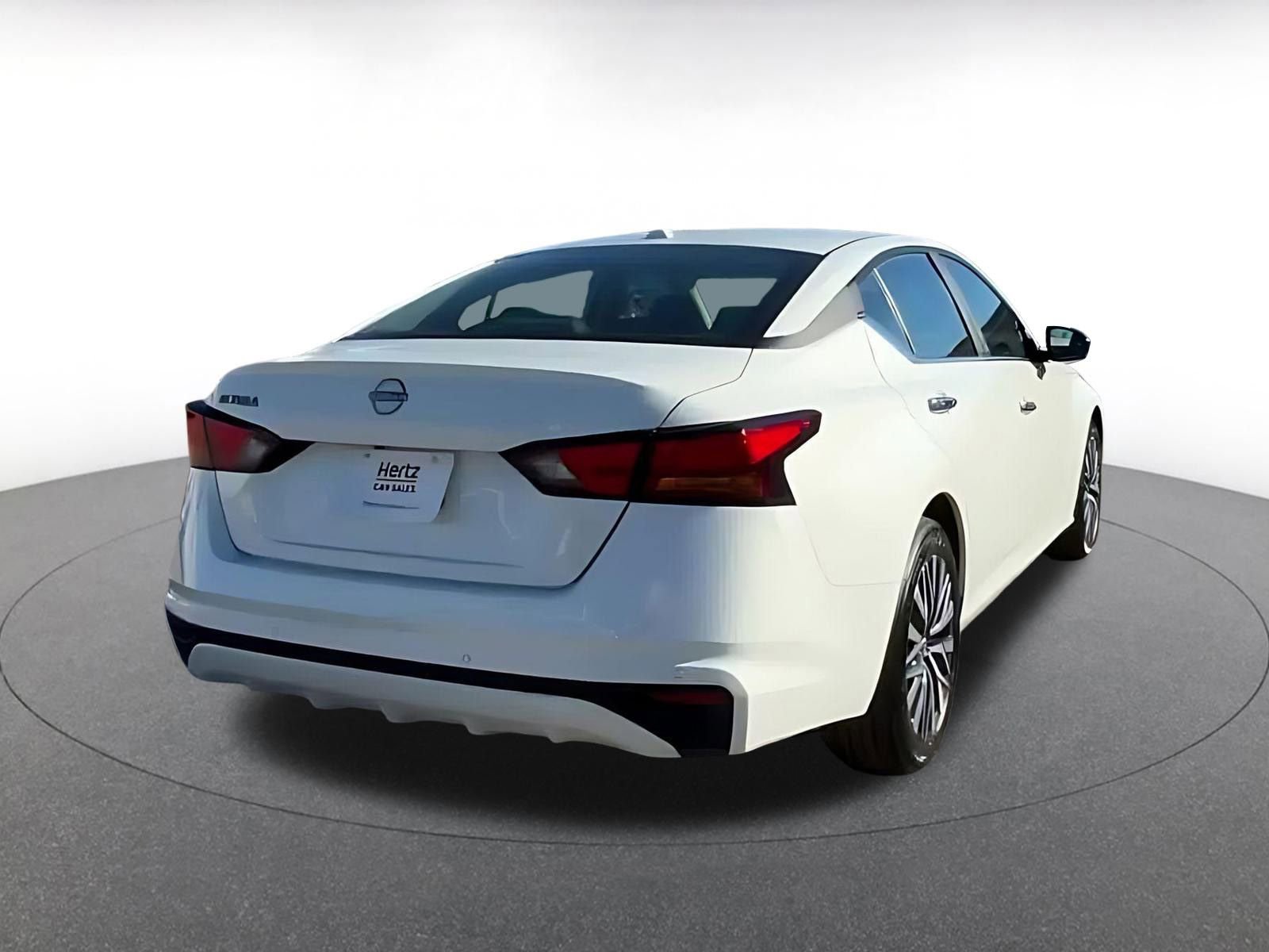 Used 2025 Nissan Altima 2.5 SV image 14