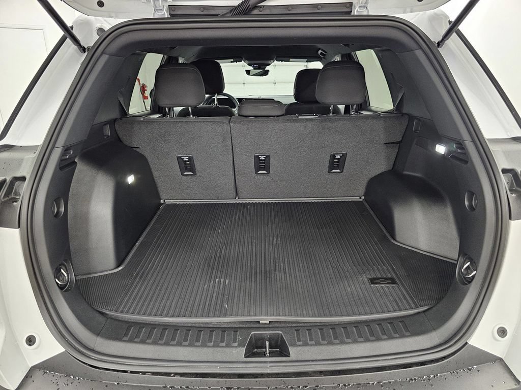 Used 2026 Chevrolet Equinox LT w/ Safety and Technology Package FWD image 27