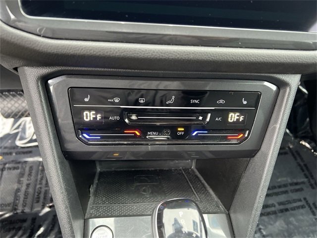 Used 2022 Volkswagen Tiguan SE image 16