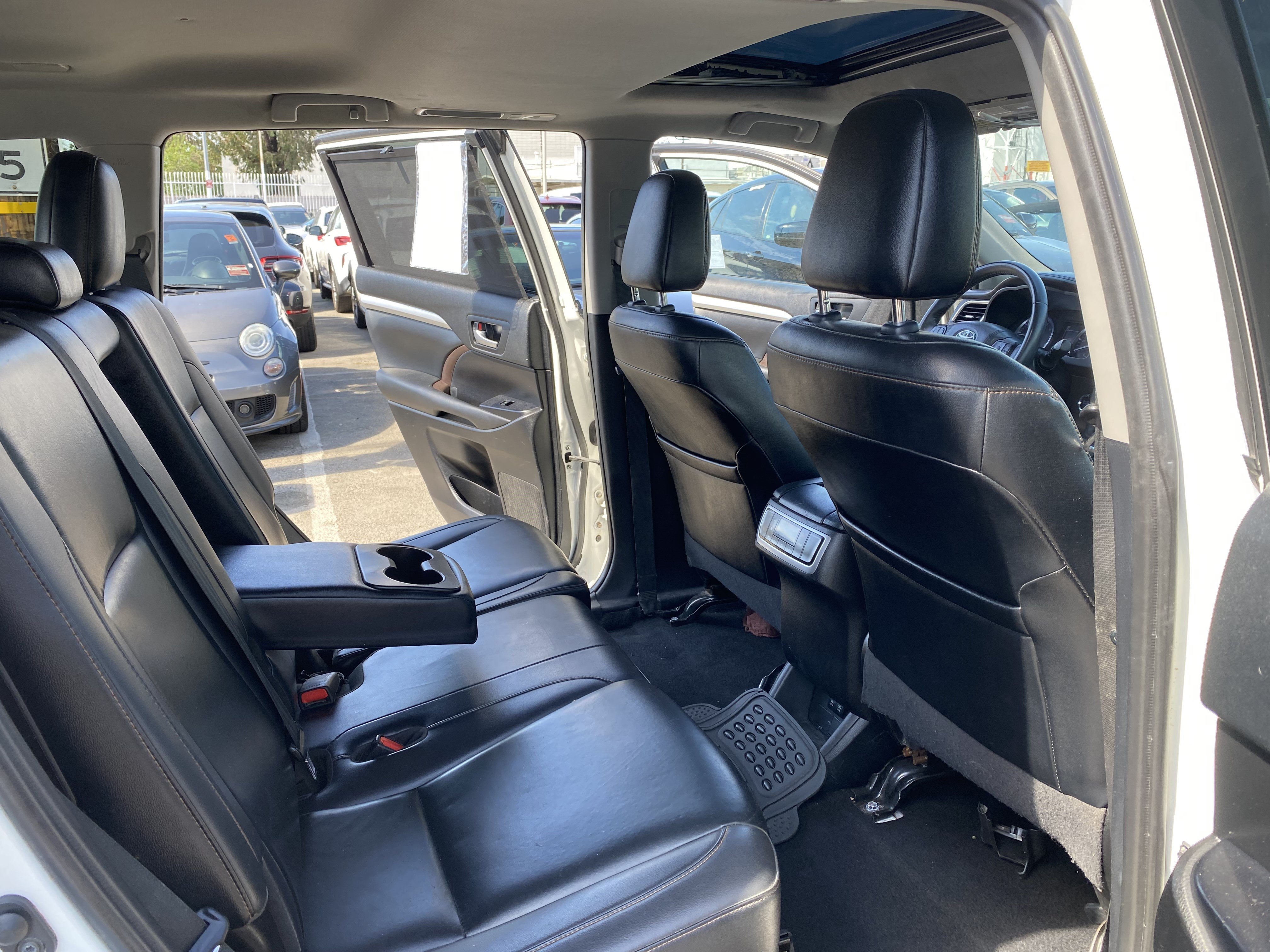 Used 2019 Toyota Highlander XLE FWD image 25