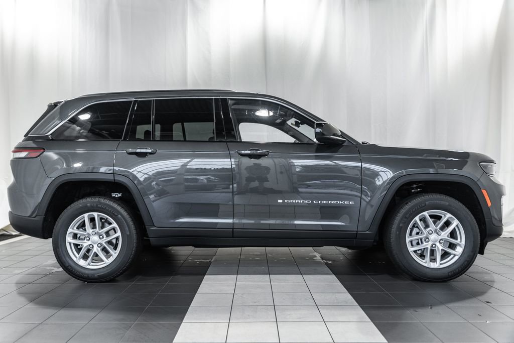 New 2025 Jeep Grand Cherokee Laredo X w/ Luxury Tech Group I image 3