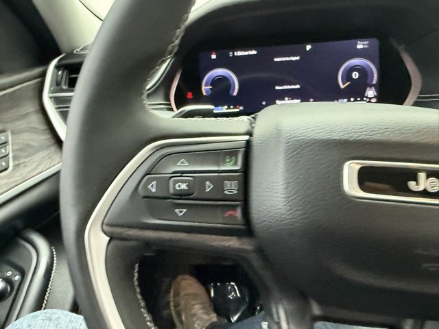 Used 2023 Jeep Grand Cherokee L Limited w/ Luxury Tech Group II image 24