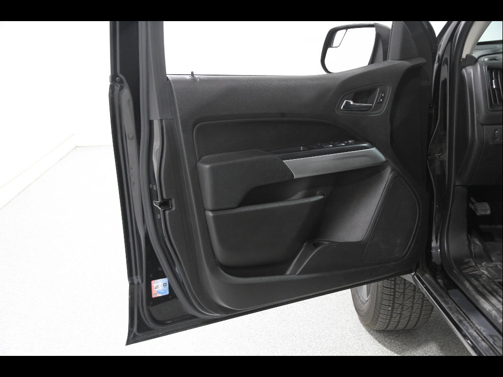 Used 2016 Chevrolet Colorado LT w/ Midnight Edition image 4