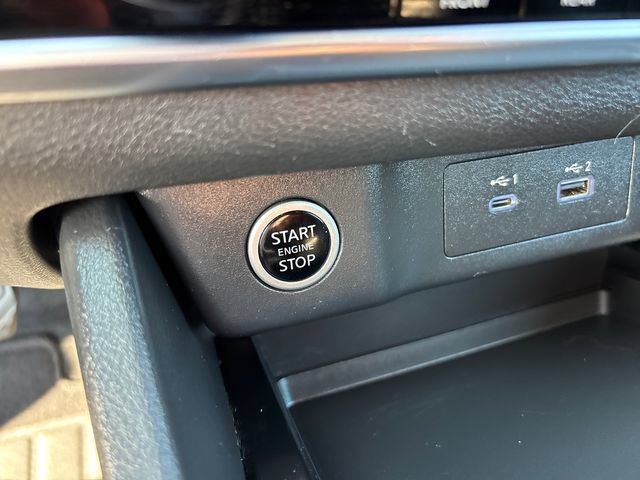Used 2023 Nissan Rogue SV AWD/4WD image 16