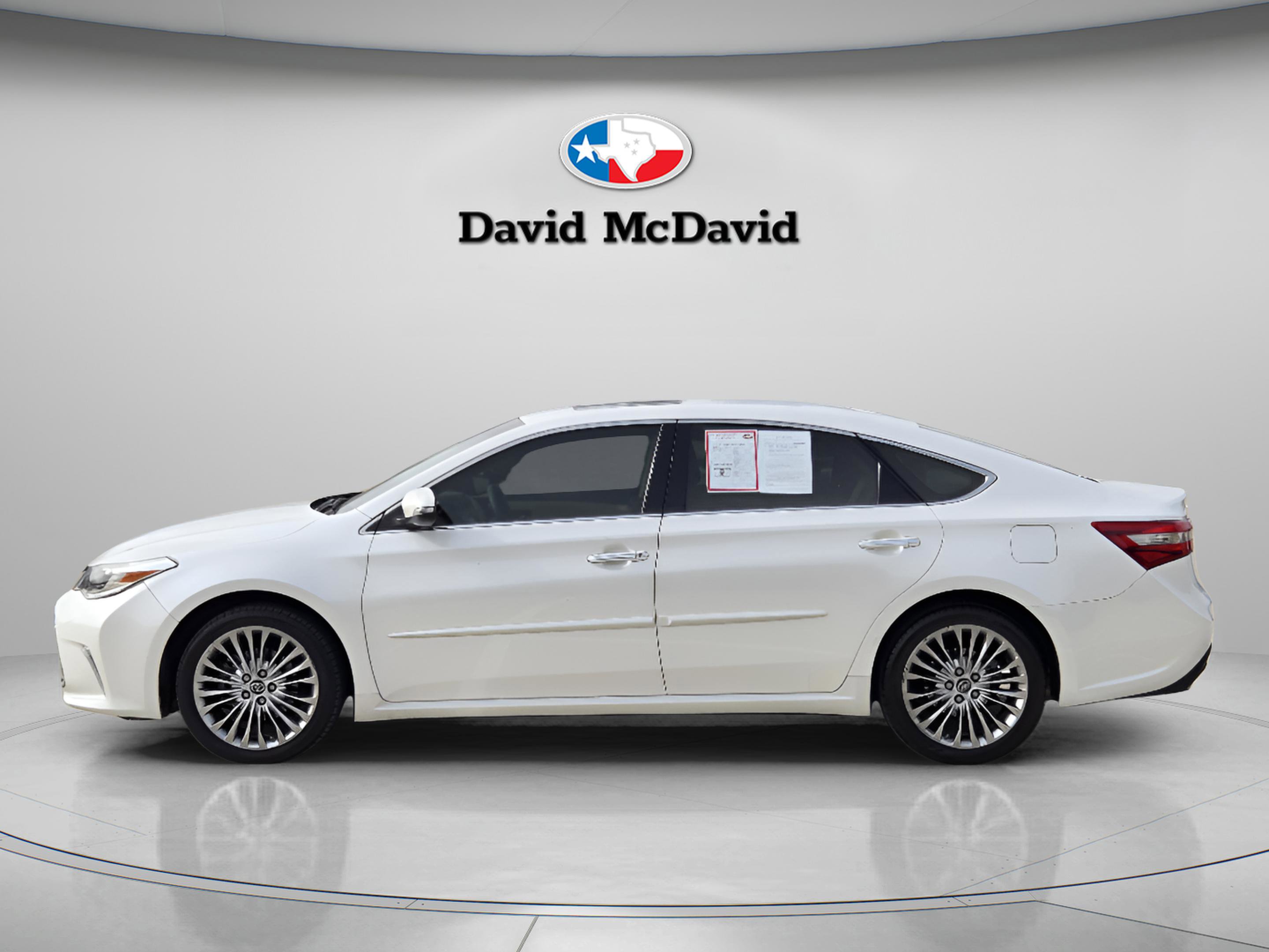 Used 2018 Toyota Avalon Limited FWD image 2