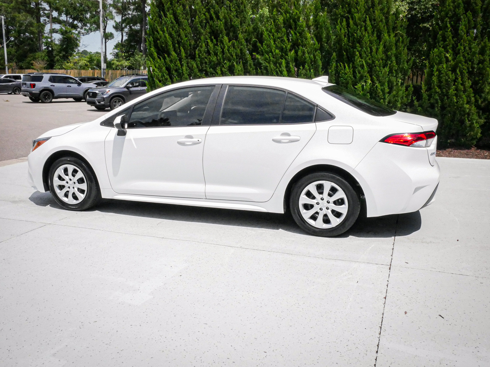 Used 2022 Toyota Corolla LE FWD image 7