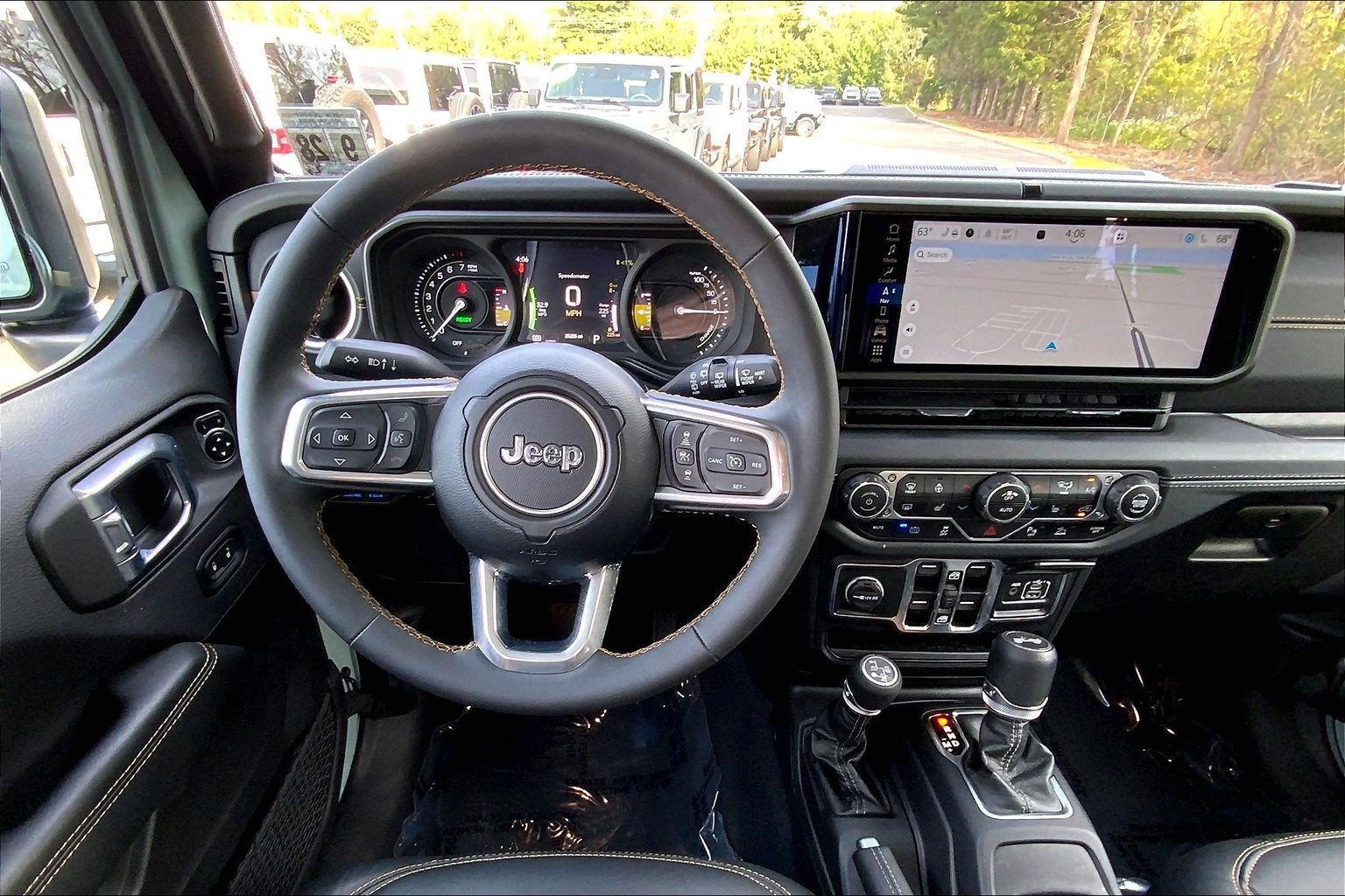 Used 2024 Jeep Wrangler Unlimited Sahara w/ Technology Group AWD/4WD image 5