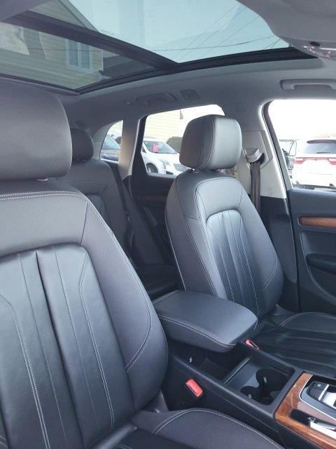 Used 2023 Audi Q5 2.0T Premium image 16