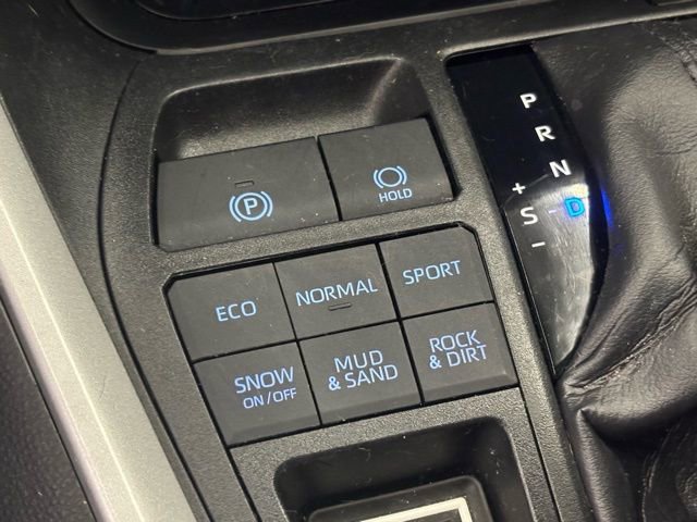 Used 2020 Toyota RAV4 XLE Premium image 31