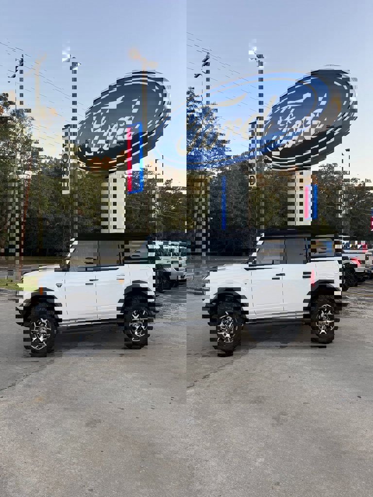 Used 2024 Ford Bronco Badlands image 3