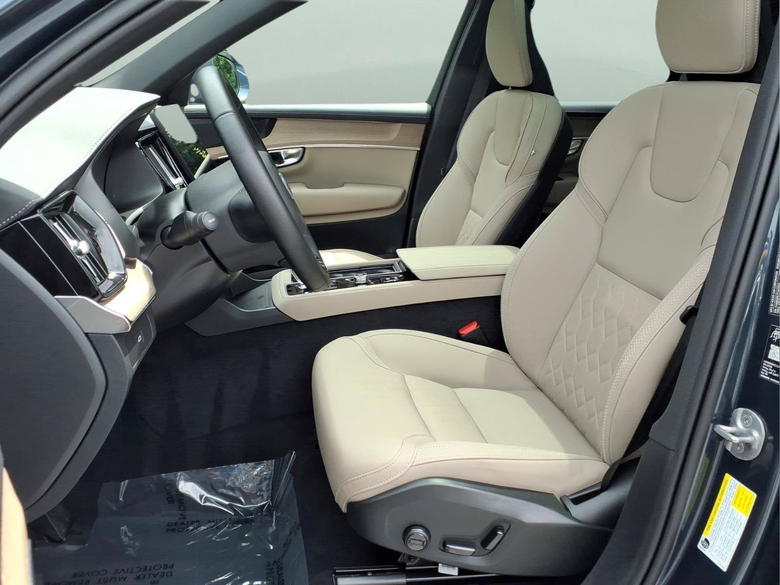 Certified 2026 Volvo XC90 B6 Plus AWD/4WD image 17