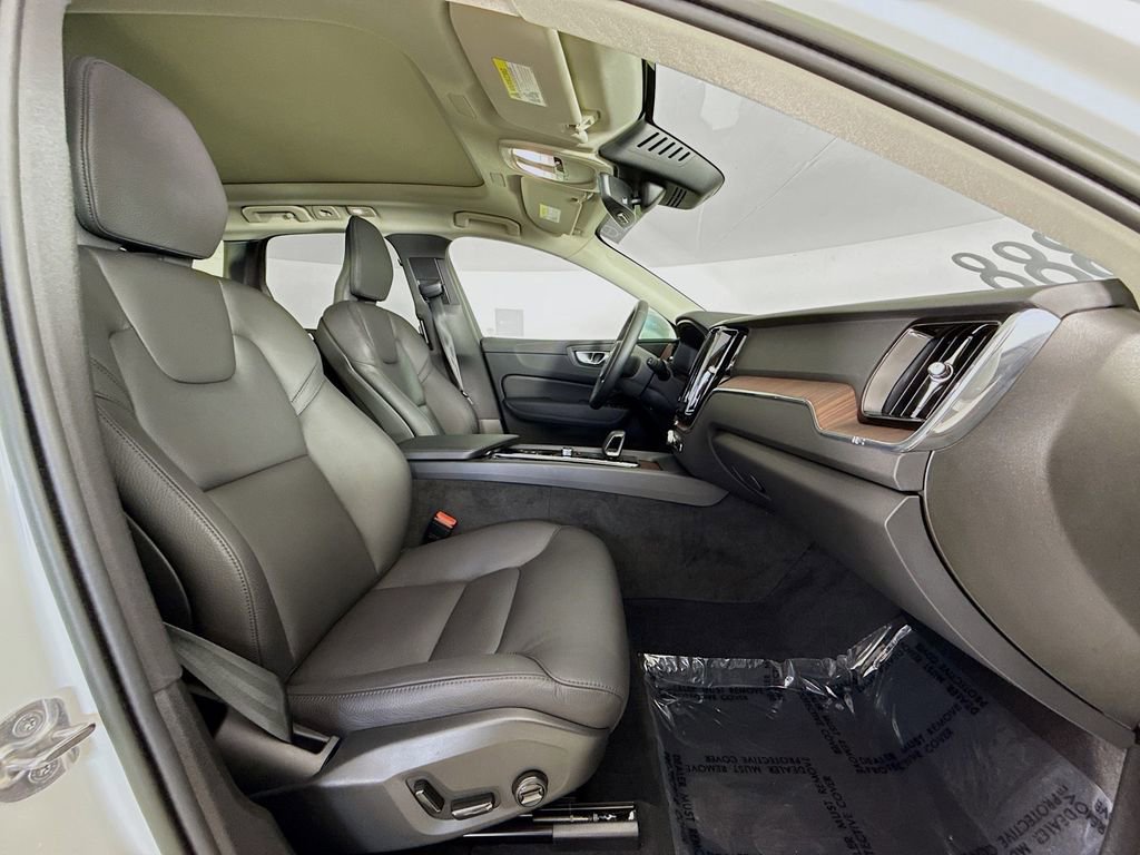 Certified 2023 Volvo XC60 B5 Plus w/ Protection Package Premier image 28