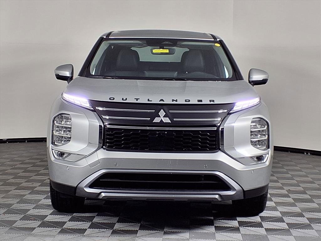 New 2025 Mitsubishi Outlander SE image 2