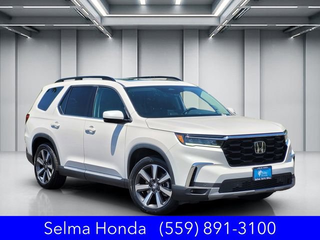 Used 2025 Honda Pilot Touring image 1
