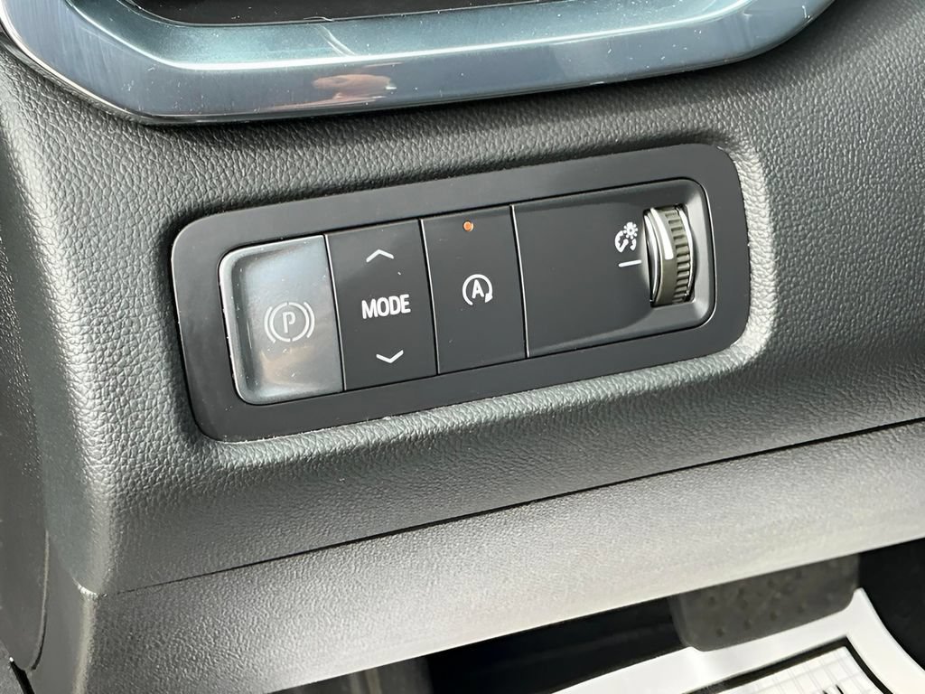 Used 2025 GMC Acadia Elevation FWD image 38