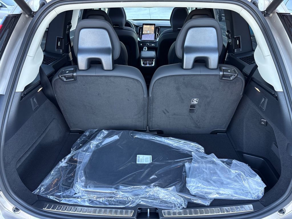 New 2026 Volvo XC90 B5 Plus image 18