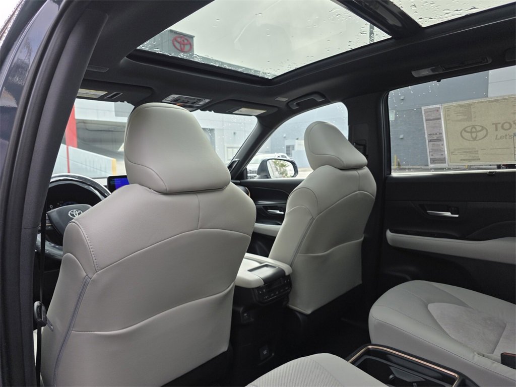 New 2026 Toyota Grand Highlander AWD Hybrid image 24