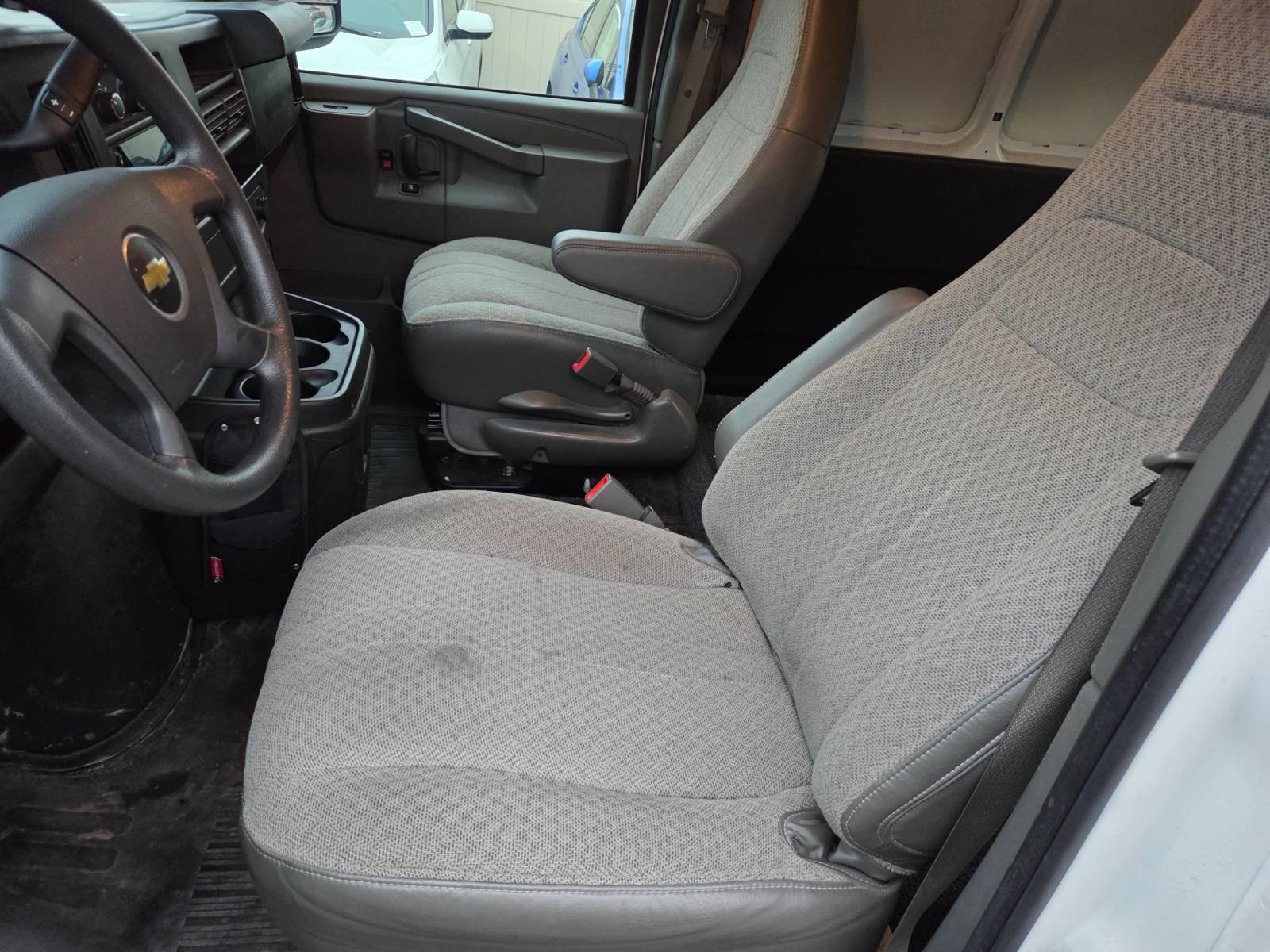 Used 2017 Chevrolet Express 2500 image 6