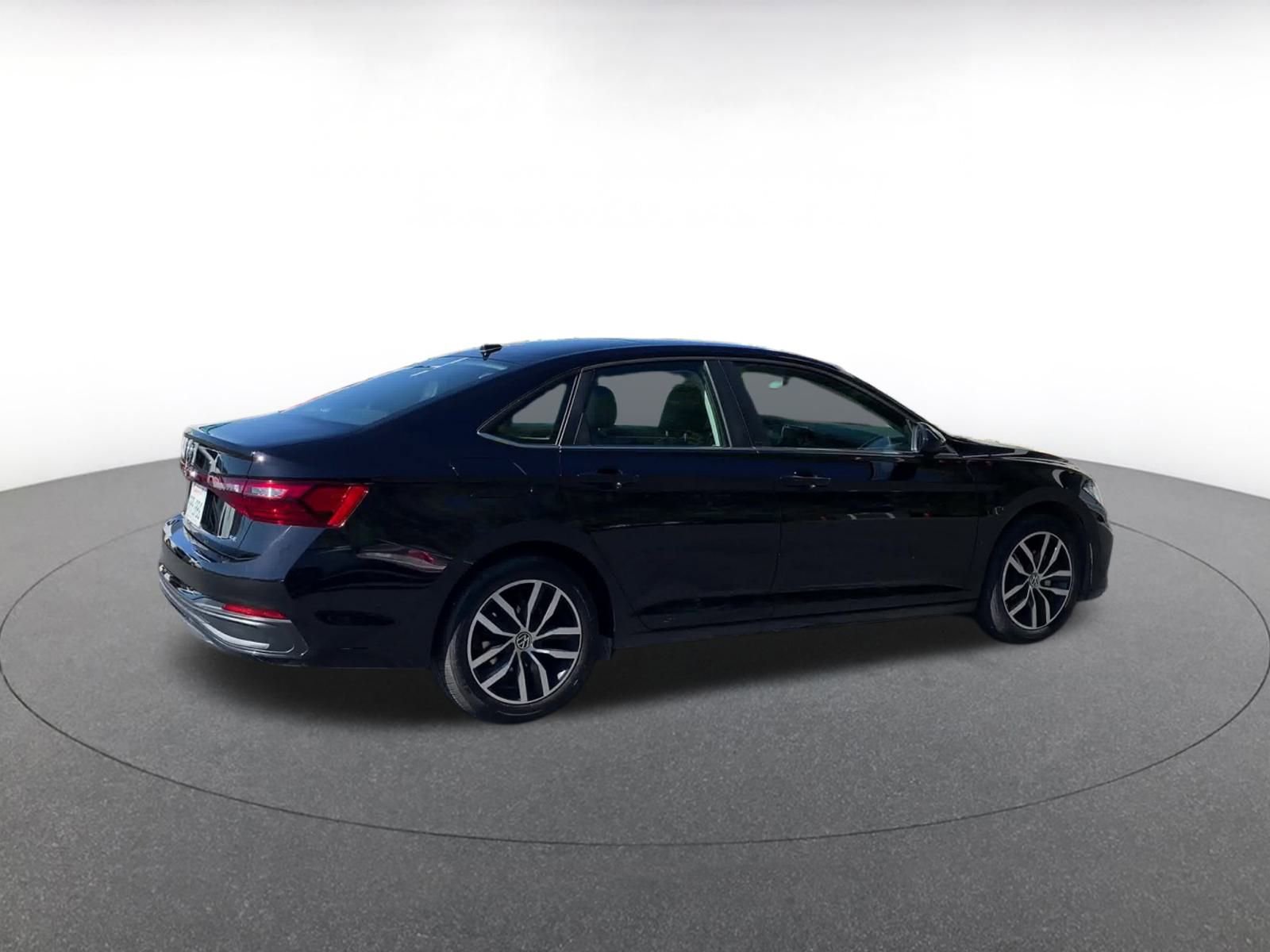 Used 2025 Volkswagen Jetta SE image 15