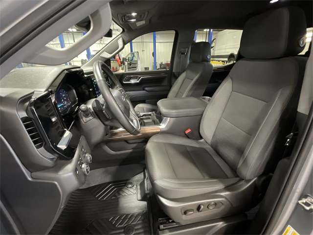 Used 2024 Chevrolet Silverado 1500 LT Trail Boss w/ Convenience Package II image 17