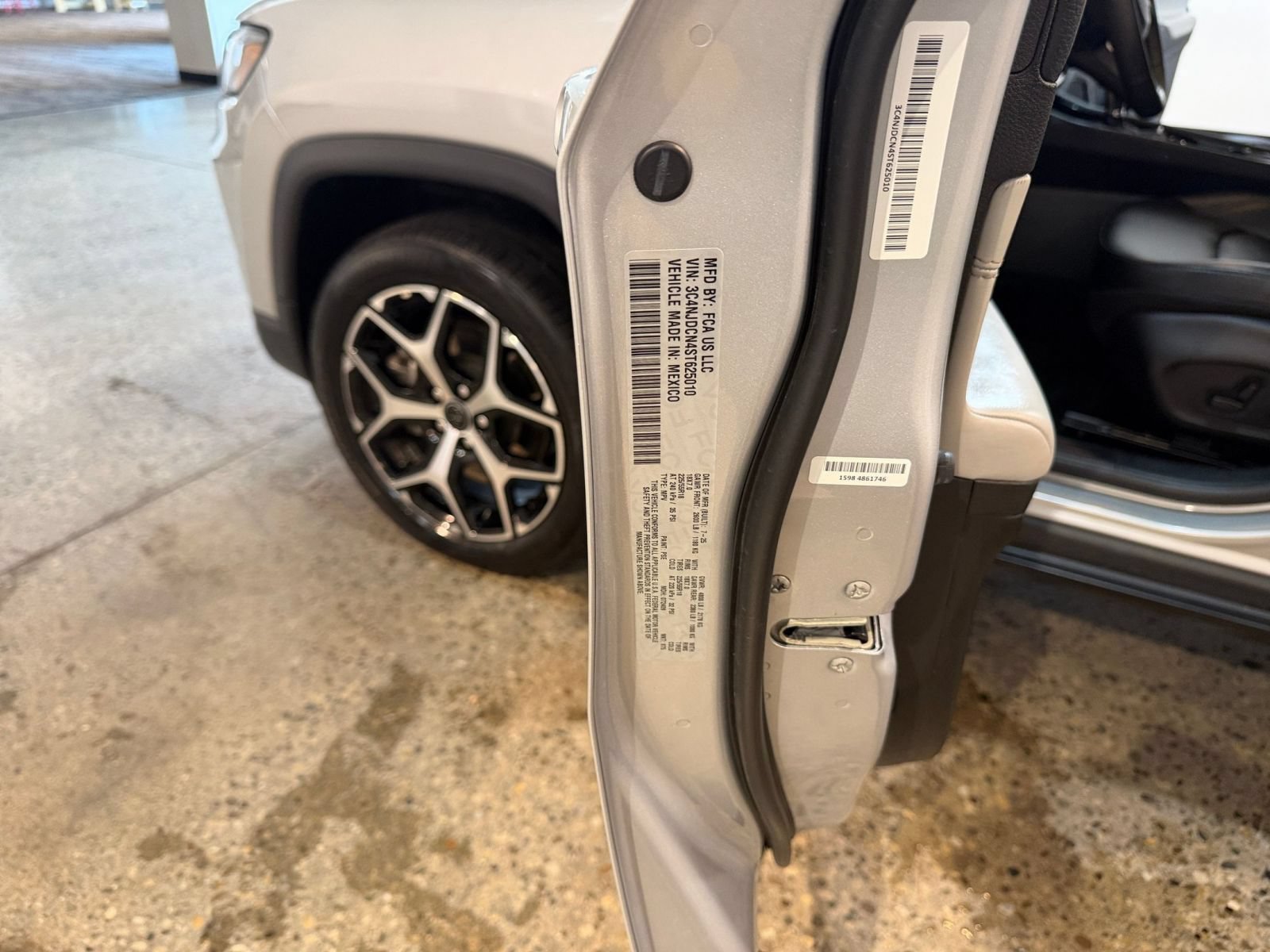 Used 2025 Jeep Compass Limited AWD/4WD image 28