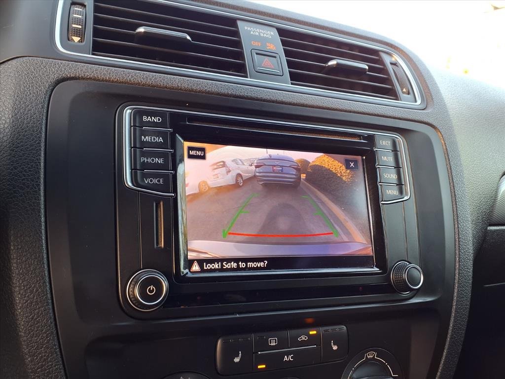 Used 2017 Volkswagen Jetta SE image 19