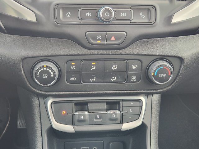Used 2024 GMC Terrain SLE w/ Elevation Edition FWD image 17