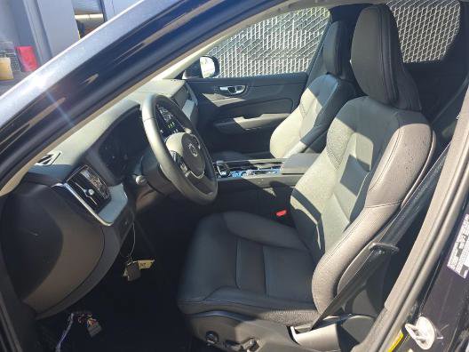 Used 2025 Volvo XC60 B5 Plus image 7