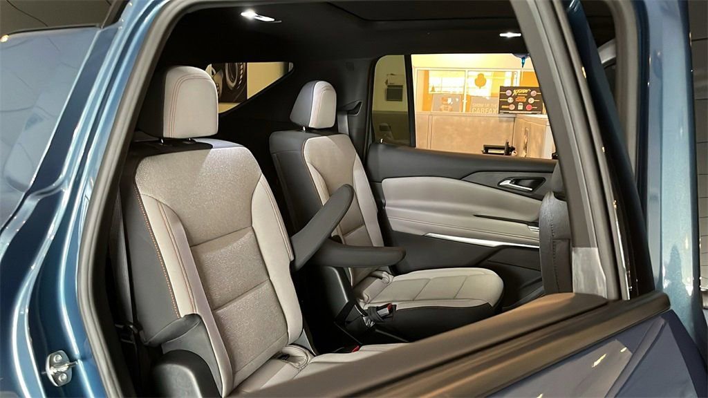 New 2026 Chevrolet Traverse LT w/ Sun and Wheel Package image 11