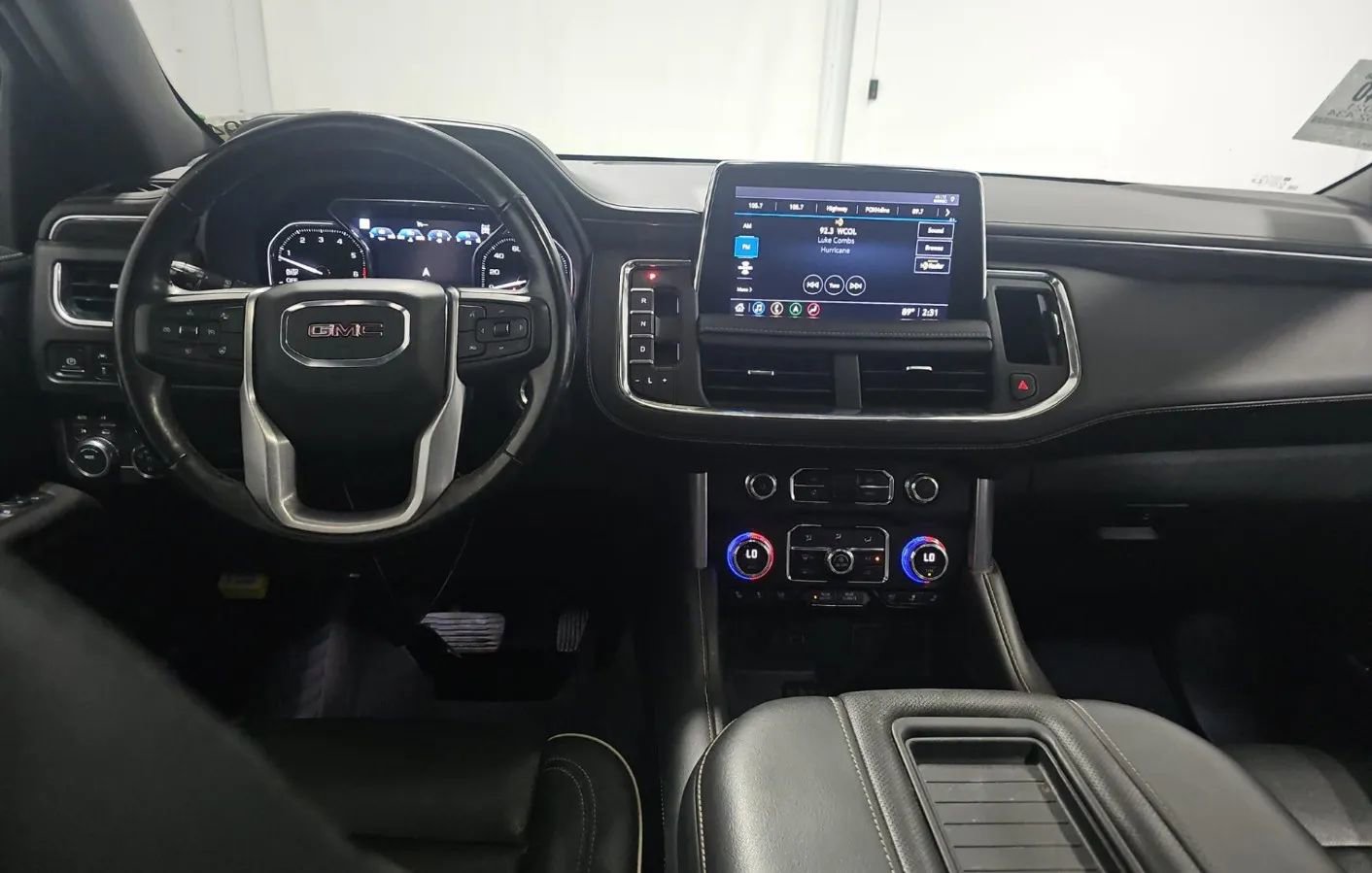 Used 2021 GMC Yukon XL SLT w/ SLT Premium Package image 5