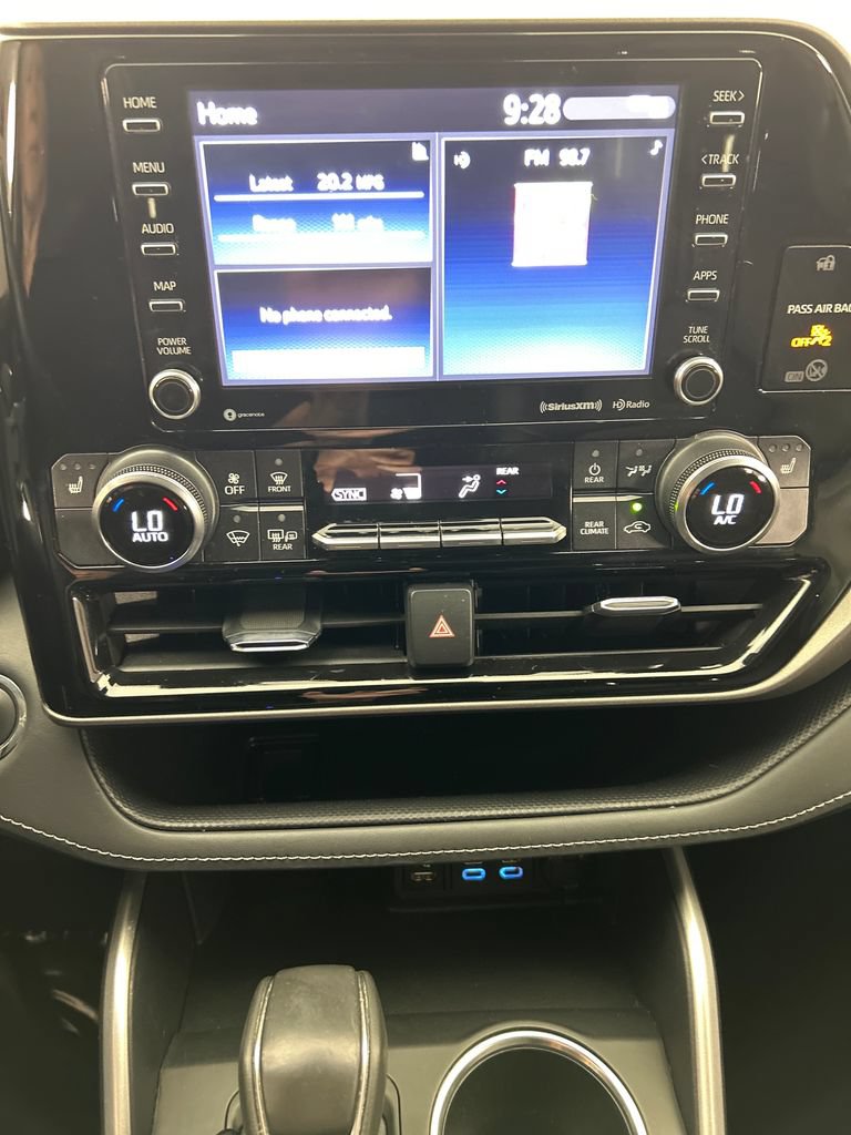 Used 2022 Toyota Highlander XLE FWD image 14