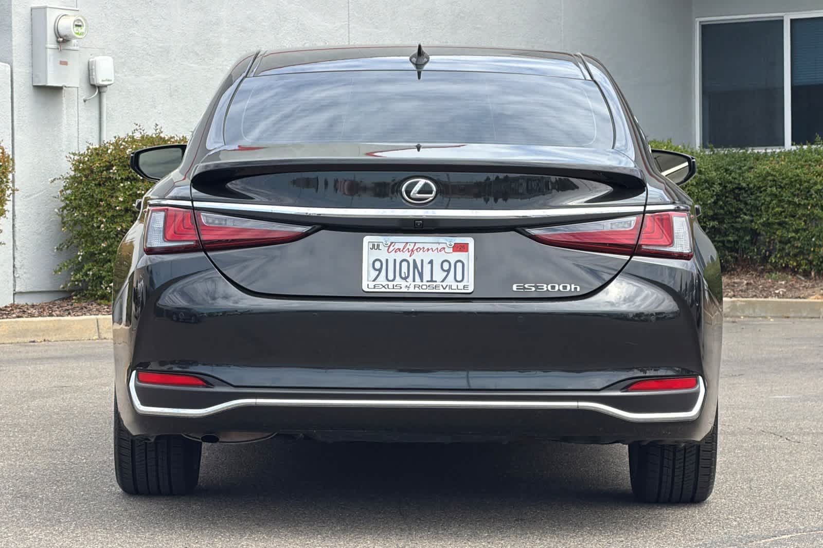 Certified 2025 Lexus ES 300h w/ Premium Package FWD image 8