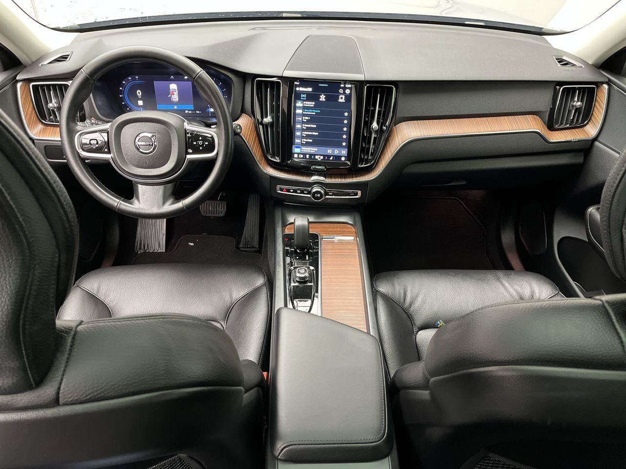 Used 2024 Volvo XC60 B5 Plus AWD/4WD image 4