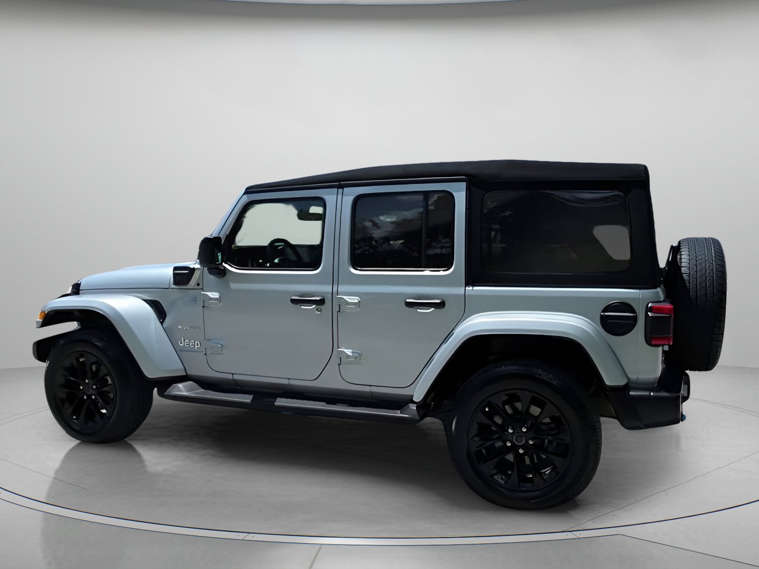 Used 2024 Jeep Wrangler Sahara w/ Technology Group image 20