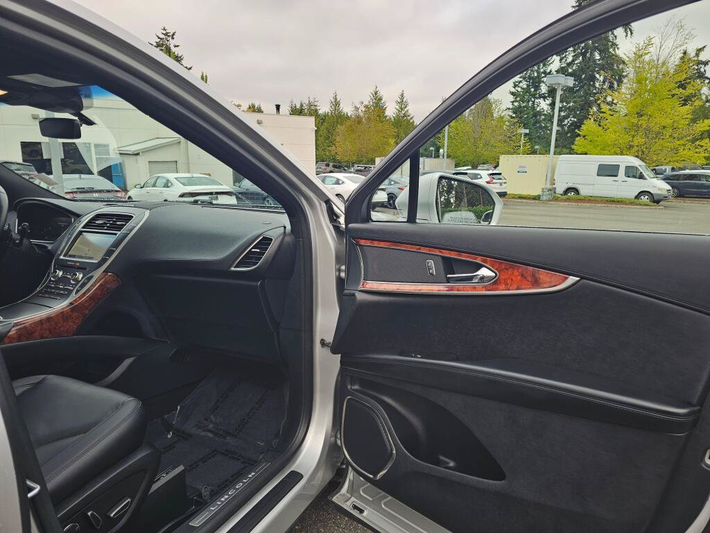 Used 2019 Lincoln Nautilus Select AWD/4WD image 12