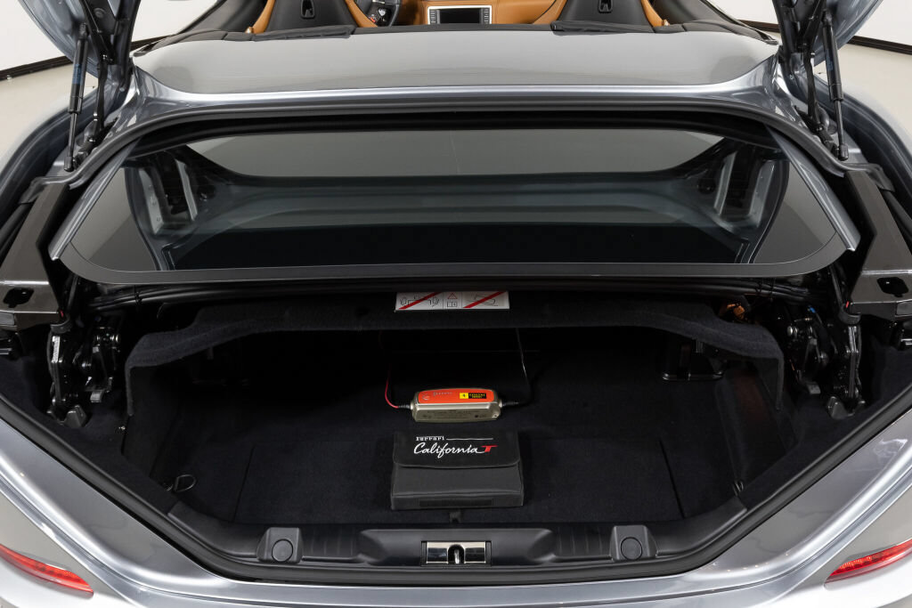 Used 2016 Ferrari California T RWD image 18