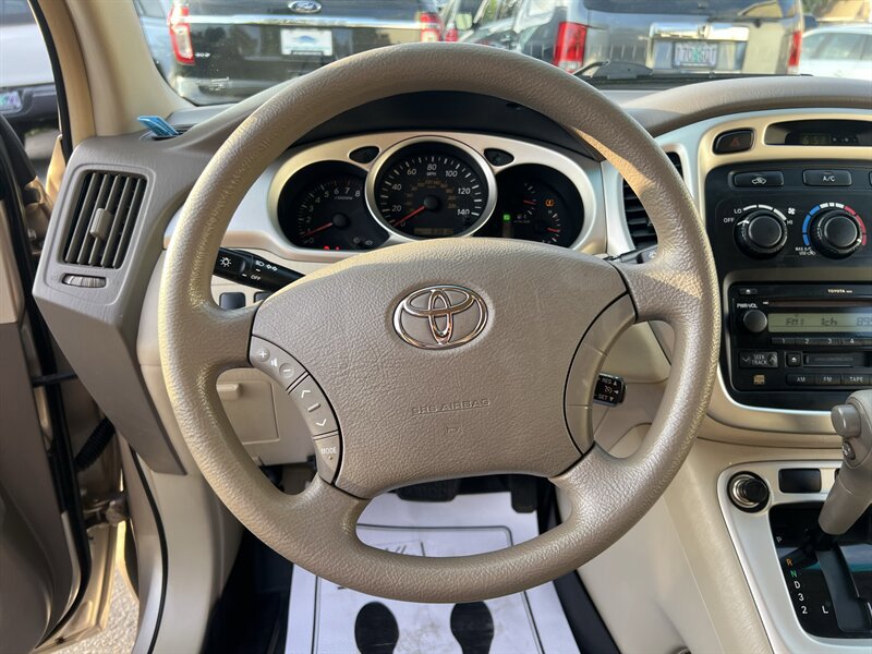 Used 2005 Toyota Highlander 2WD V6 w/ 3rd Row image 17