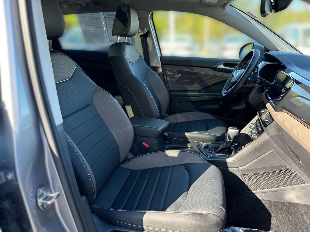 Used 2024 Volkswagen Taos SEL image 17