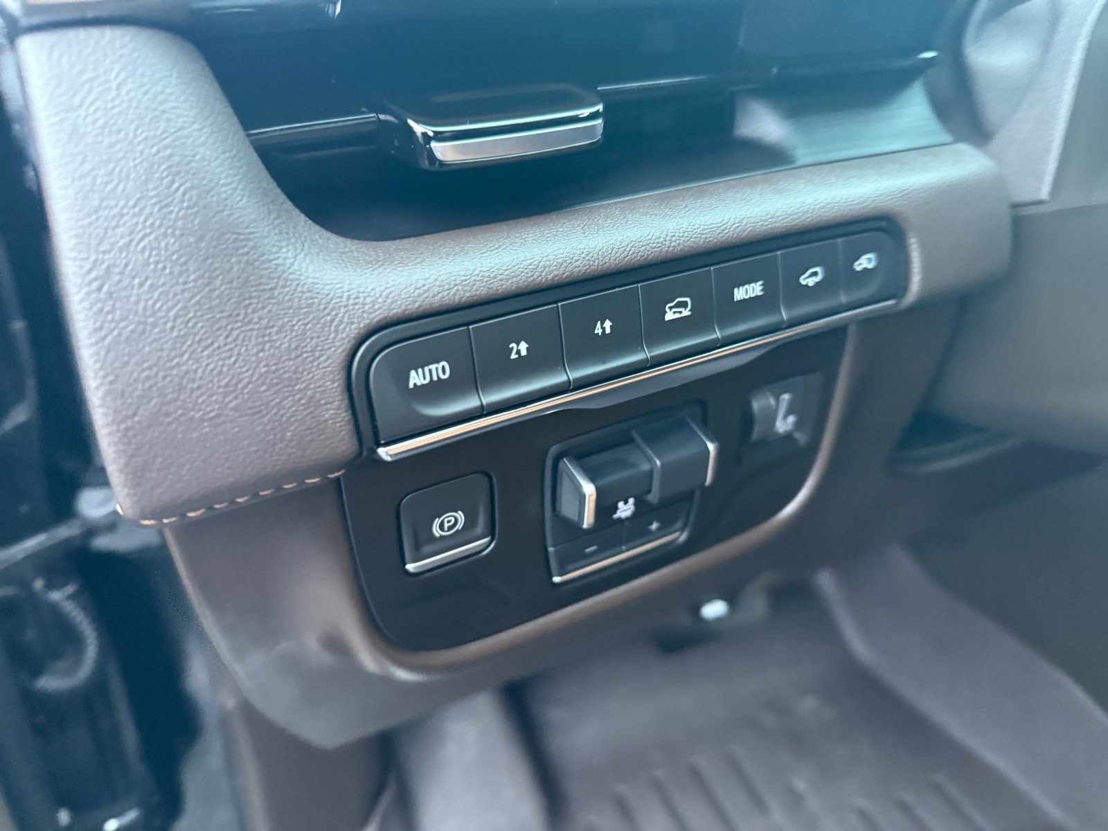 Used 2023 Cadillac Escalade Premium Luxury w/ Performance Package image 21