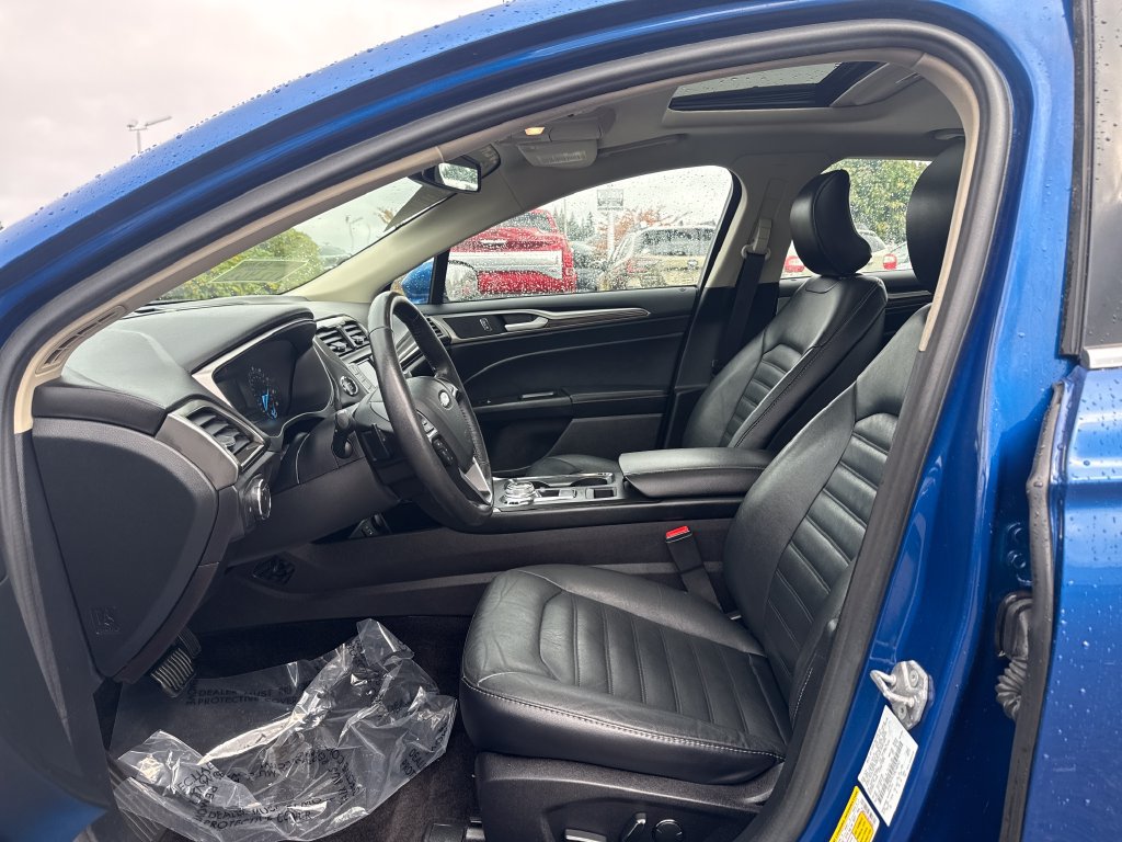 Used 2017 Ford Fusion SE AWD/4WD image 4