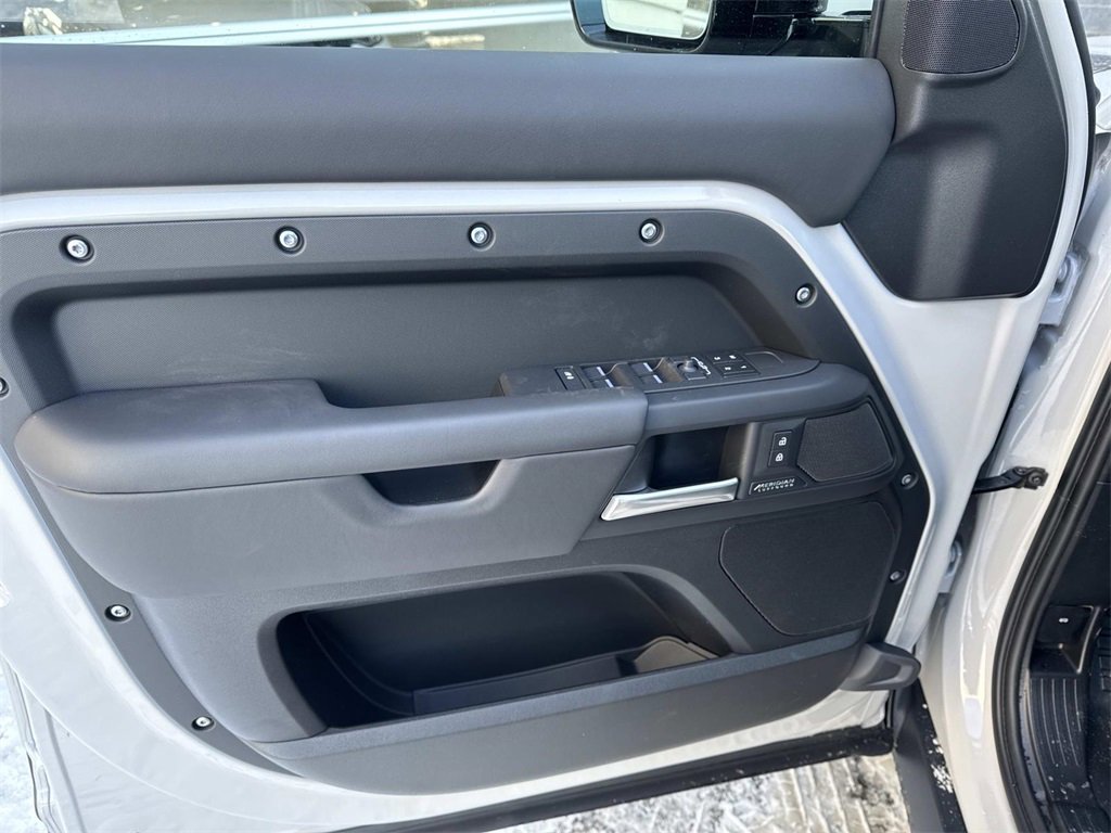 New 2026 Land Rover Defender 110 X-Dynamic SE image 16