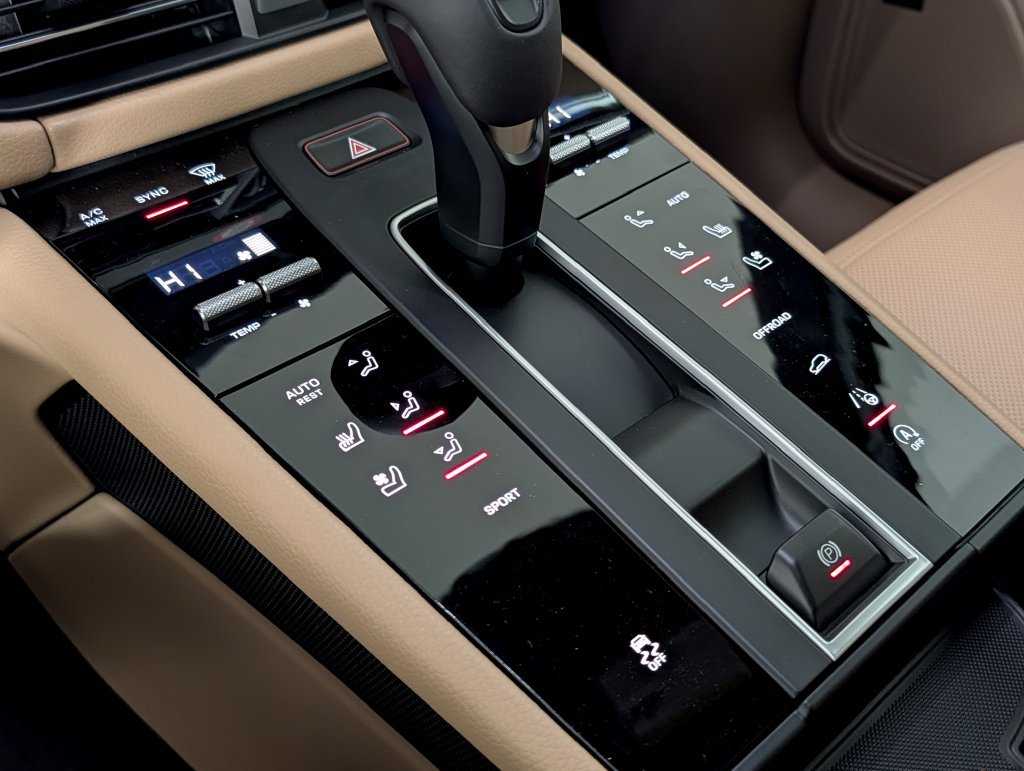 New 2026 Porsche Macan AWD/4WD image 30