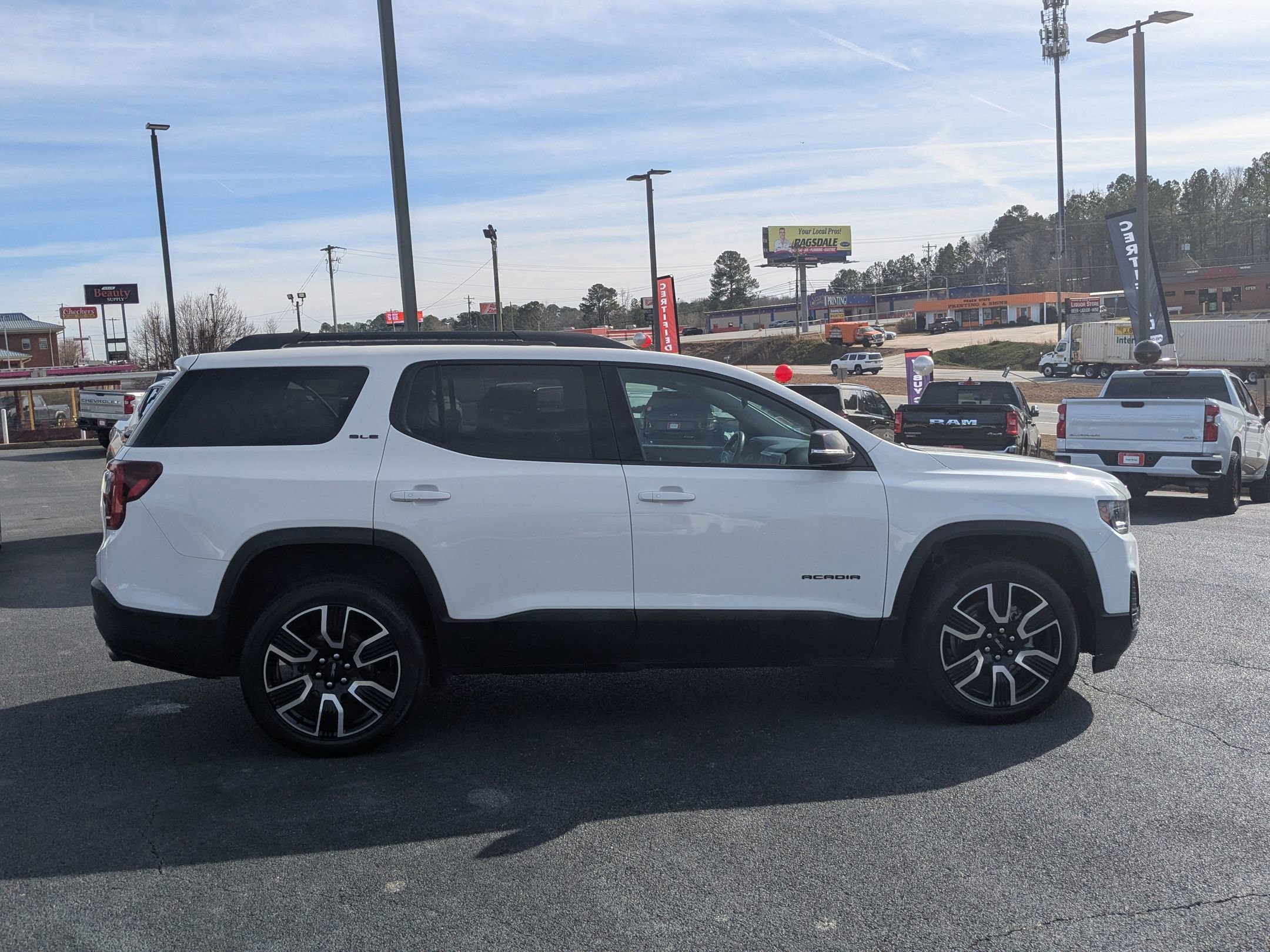 Used 2021 GMC Acadia SLE w/ Elevation Edition image 4