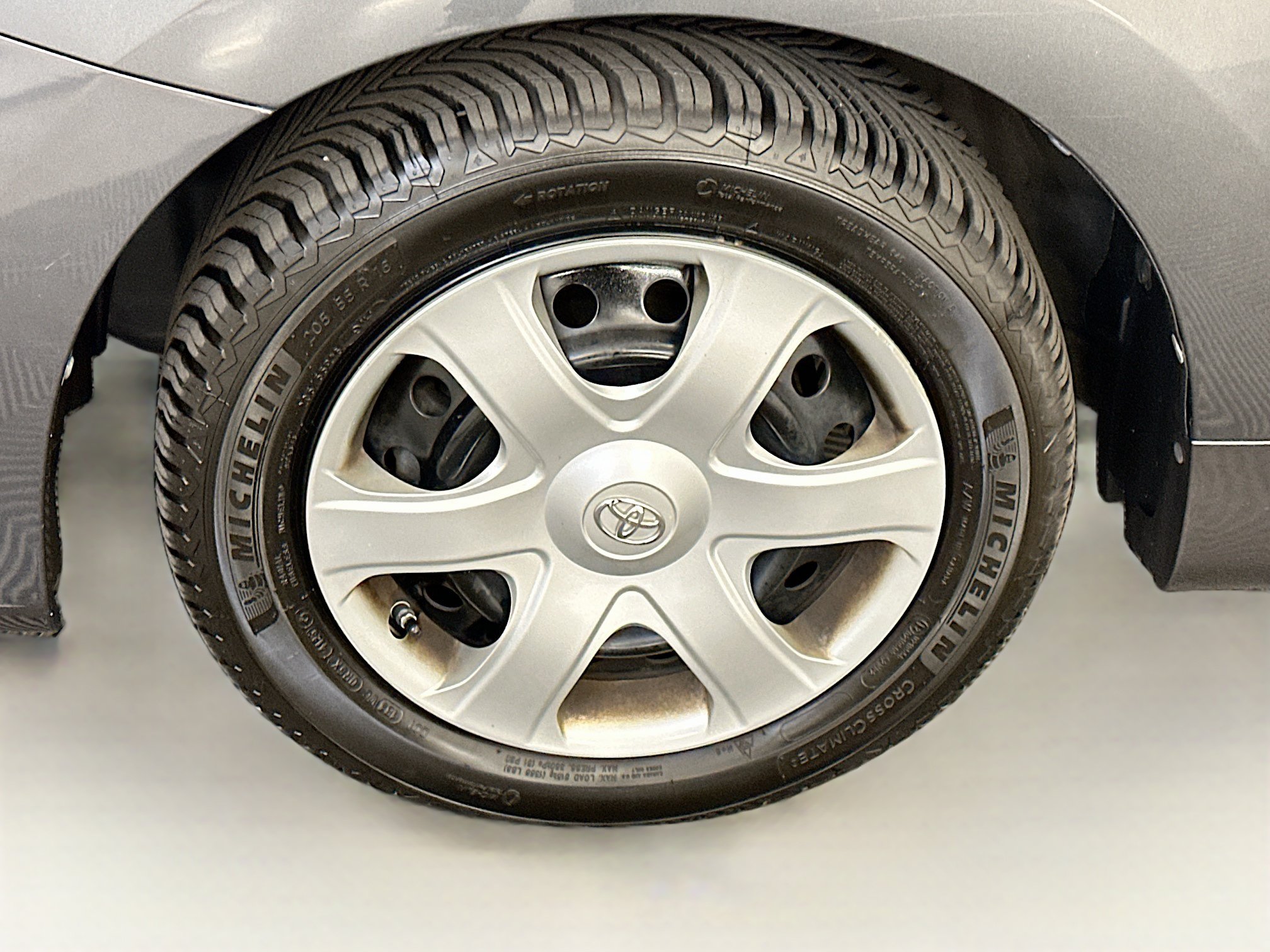 Used 2010 Toyota Matrix FWD image 32