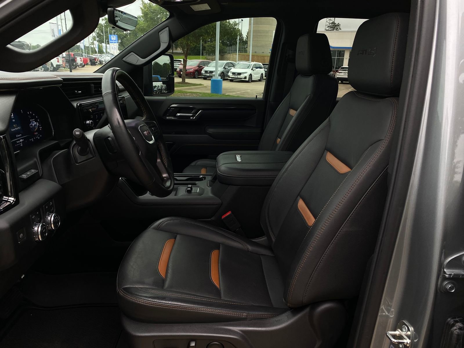 Used 2024 GMC Sierra 2500 AT4 w/ AT4 Premium Plus Package AWD/4WD image 12