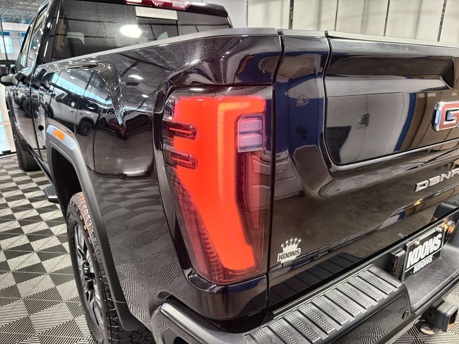 Used 2024 GMC Sierra 2500 Denali w/ Denali Reserve Package image 19